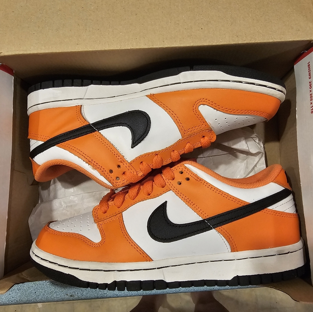 Size 7y- 405. Nike Dunk Low Halloween